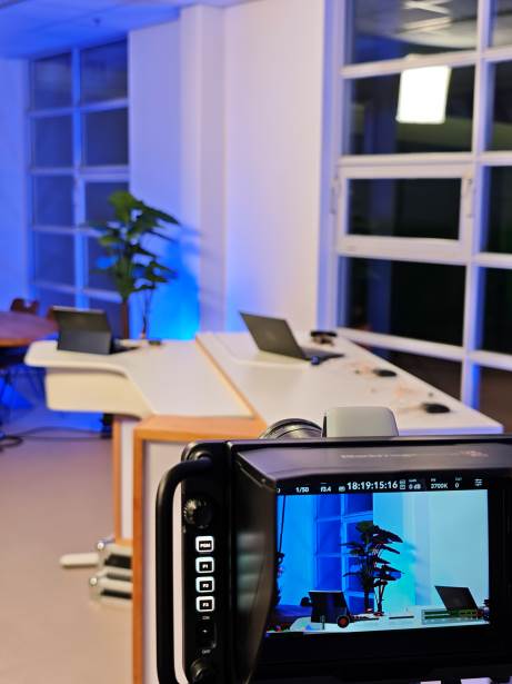 Blackmagic Camera AI Autotracking in een webinar studio