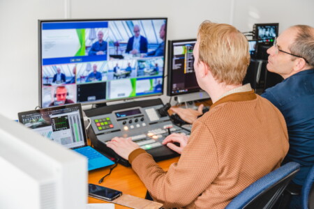 De regie waar de camera's geschakeld worden