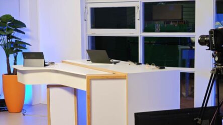 Webinar met E-learning opstelling E-learning opstelling in de Webinar Studio Leeuwarden