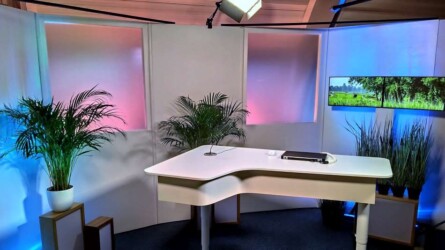 Webinar Studio Leeuwarden met desk opstelling om een workshop op te nemen.