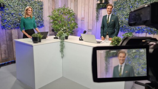 De achterwand is naar wens te veranderen met planten of objecten